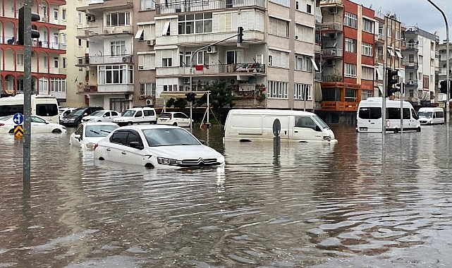 Başkan Böcek “1450 personel ve 290 araçla sahadayız” “Var gücümüzle çalışıyoruz”